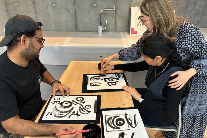Experience Japanese Calligraphy 90 Minute Workshop Near Shibuya — photo 4