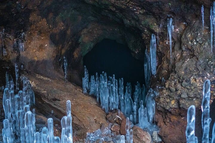 Bamboo Ice Cave Snowshoeing Tour in Noboribetsu — photo 7