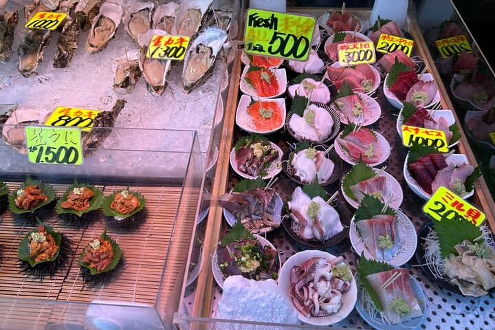 Tokyo Tsukiji Fish Market Tour: 15 Stops & Walk Local Street — photo 4