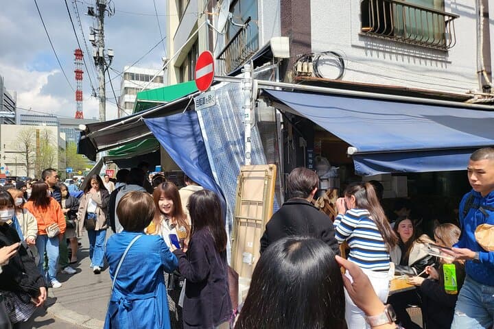 3-Hour Tsukiji Market Food-Hopping Guided Tour — photo 7