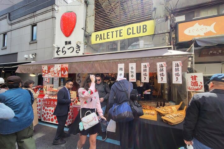 3-Hour Tsukiji Market Food-Hopping Guided Tour — photo 5
