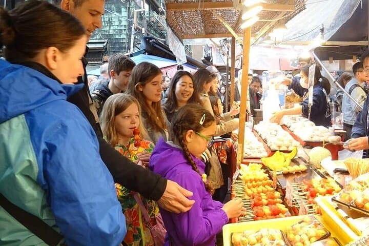 3-Hour Tsukiji Market Food-Hopping Guided Tour — photo 6