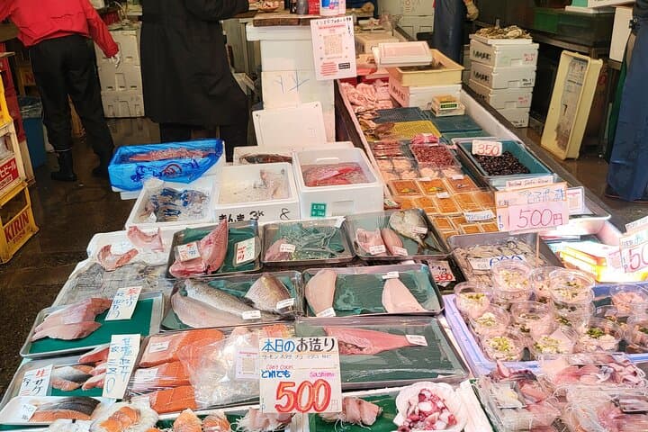 3-Hour Tsukiji Market Food-Hopping Guided Tour — photo 1