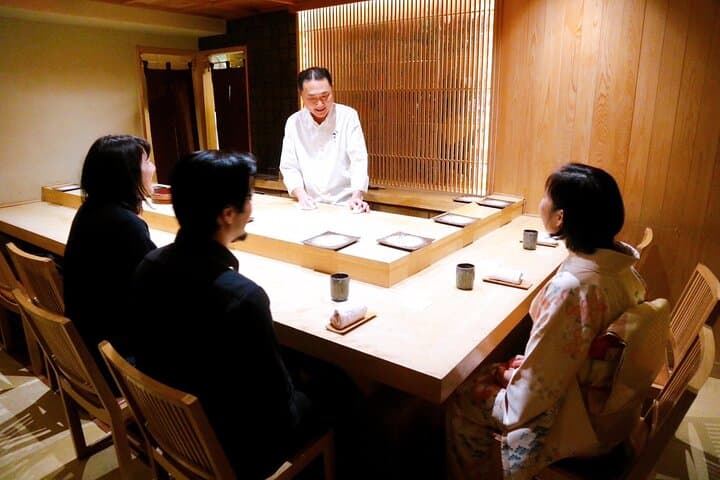 Tokyo Sushi Tour: Explore Sushi Tradition and Dining Etiquette — photo 4