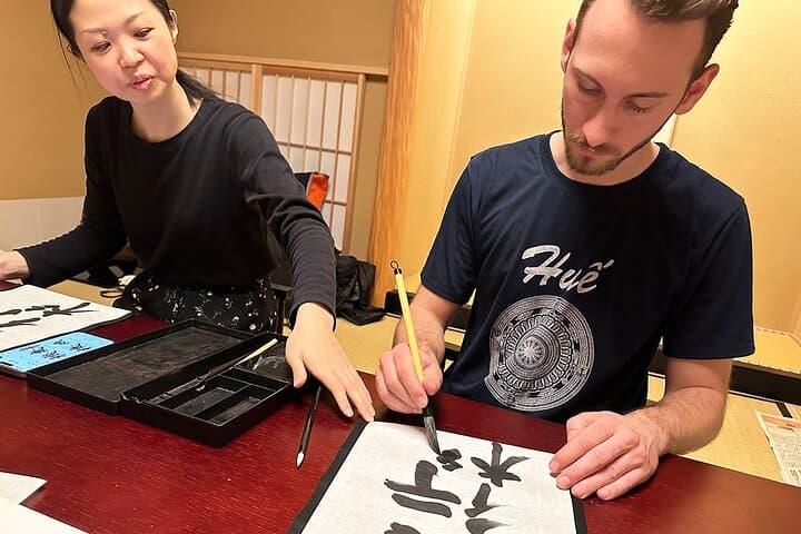 Tokyo: Calligraphy Workshop & Original T-Shirt Creation — photo 9
