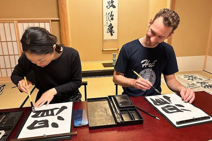 Tokyo: Calligraphy Workshop & Original T-Shirt Creation — photo 8