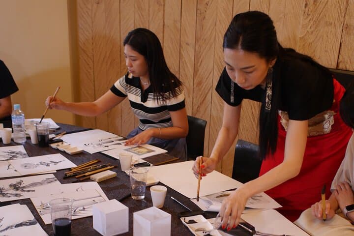Sumi-e Ink Painting Suiboku-Ga Workshop in a Japanese Teahouse — photo 4