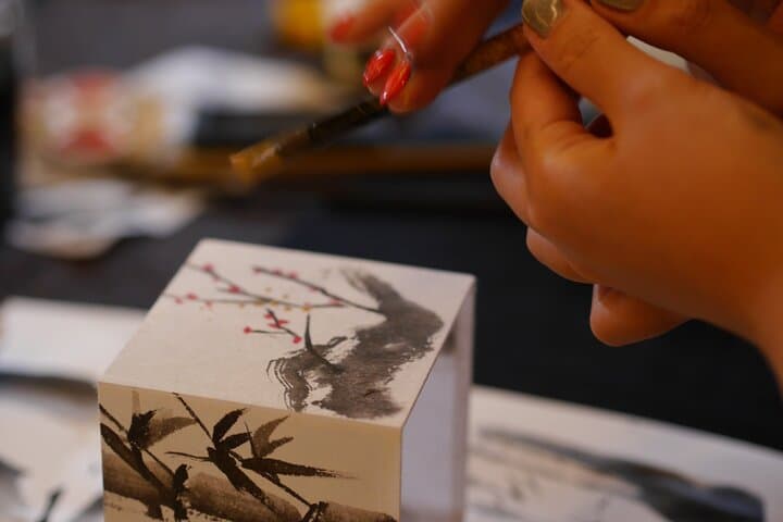 Sumi-e Ink Painting Suiboku-Ga Workshop in a Japanese Teahouse — photo 5