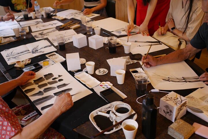 Sumi-e Ink Painting Suiboku-Ga Workshop in a Japanese Teahouse — photo 8