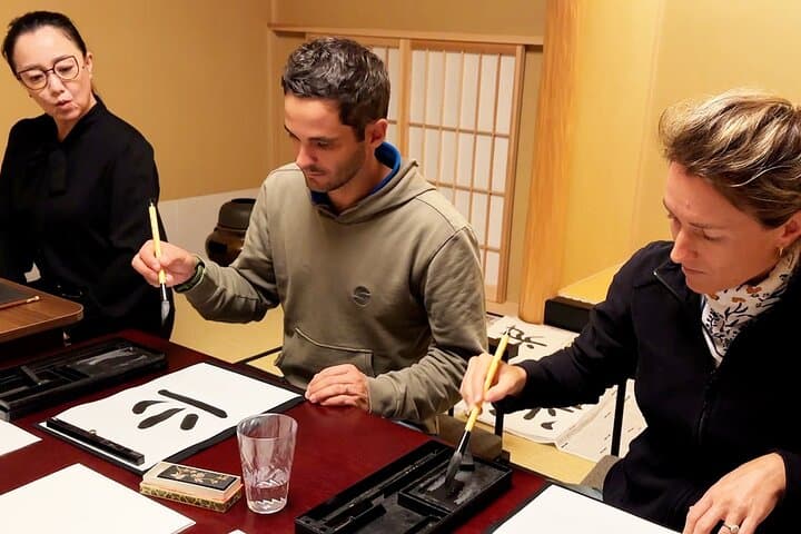 Tokyo: Calligraphy Workshop & Original T-Shirt Creation — photo 14
