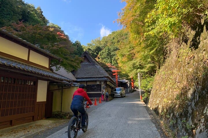 Arashiyama Kinkakuji Quiet Trail E-Bike Tour with Hotel Transfer — photo 3