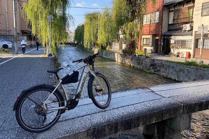 Kyoto Gion & Fushimi E-Bike Tour with Hotel Transfer — photo 9