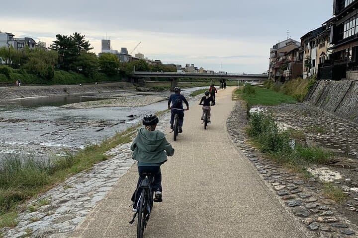 Kyoto Gion & Fushimi E-Bike Tour with Hotel Transfer — photo 2