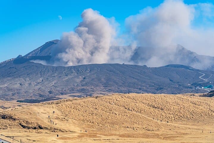 Fukuoka: Mount Aso Volcano, Kumamoto Castle, Grasslands Day Tour — photo 14