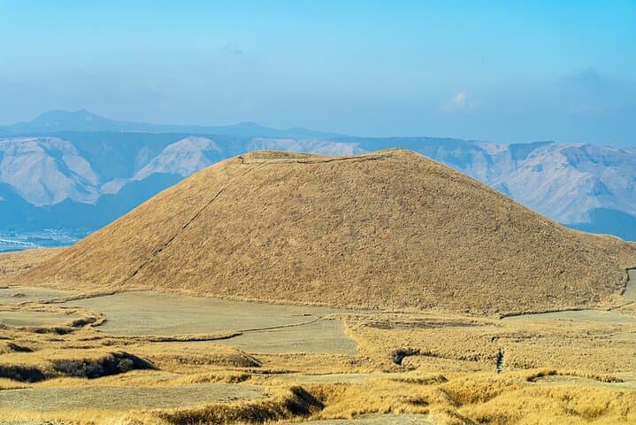Fukuoka: Mount Aso Volcano, Kumamoto Castle, Grasslands Day Tour — photo 12