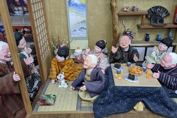 Tokyo: Private tour of Beckoning Cat Painting at Yanaka — photo 7