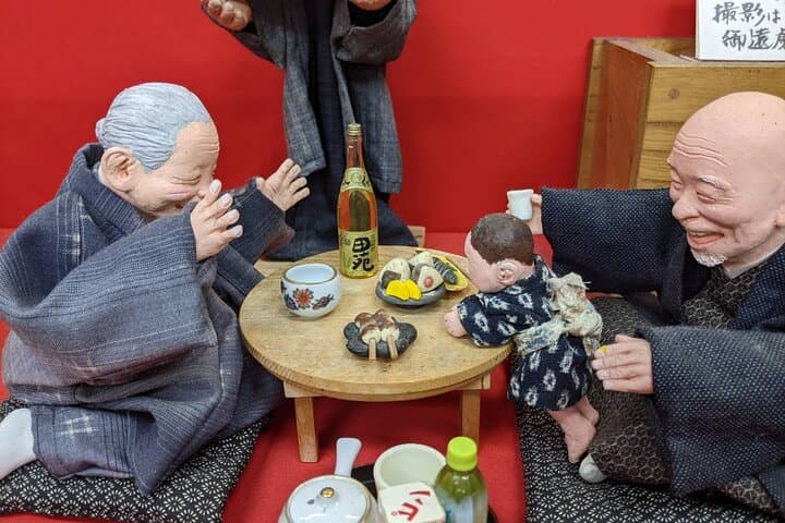 Tokyo: Private tour of Beckoning Cat Painting at Yanaka — photo 2