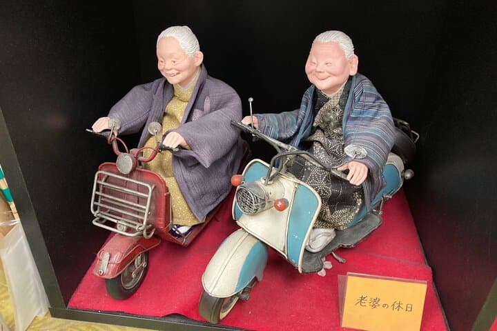 Tokyo: Private tour of Beckoning Cat Painting at Yanaka — photo 8