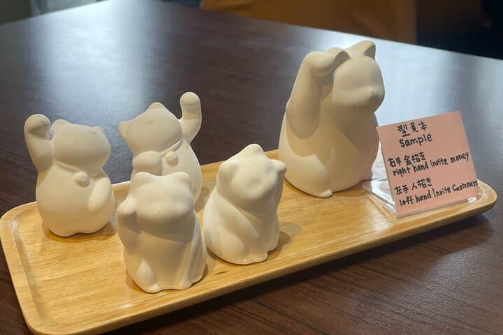 Tokyo: Private tour of Beckoning Cat Painting at Yanaka — photo 4