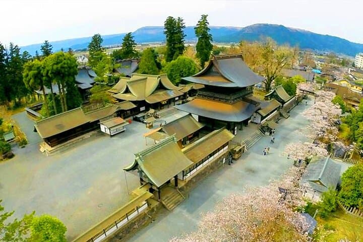 Kyushu: Aso Vocano, Grassland,Onsen and Aso shrine 1-Day Tour — photo 13