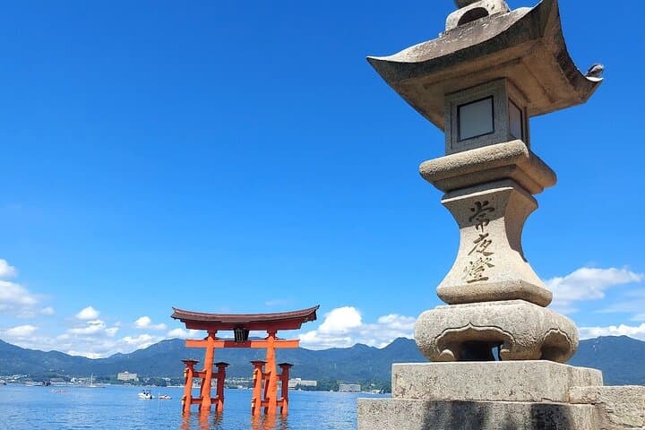 Hiroshima with Goverment Certified Tour Guide and Transportation — photo 4
