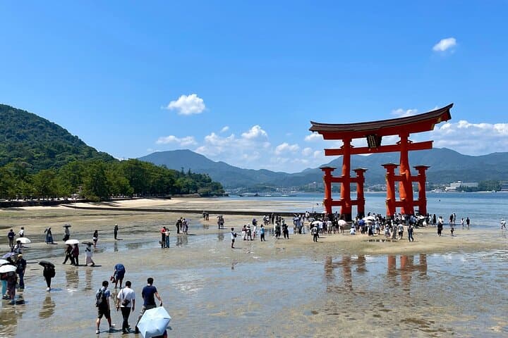 Hiroshima & Miyajima: UNESCO A-Bomb Dome & Itsukushima with Local — photo 20