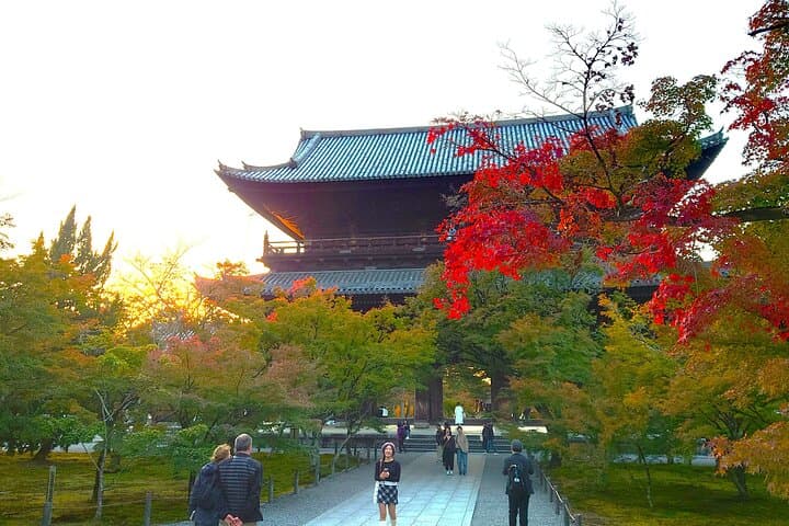 Kyoto: Higashiyama Slow Cycling Tour along the quiet waterfront — photo 16