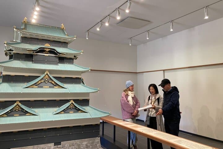 Tokyo, Edo Castle & East Garden of the Imperial Palace Tour — photo 16