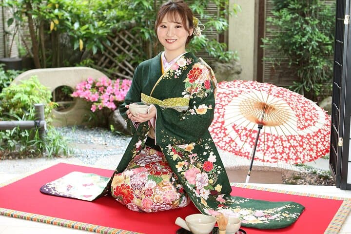 Authentic Japanese Kimono Experience in a Private Studio — photo 12
