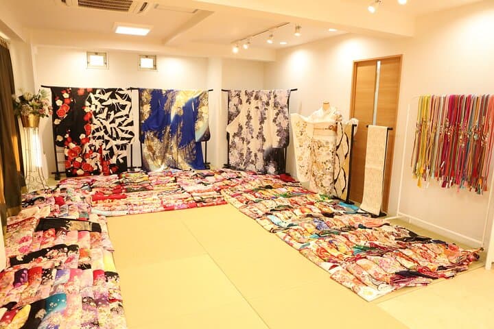 Authentic Japanese Kimono Experience in a Private Studio — photo 18