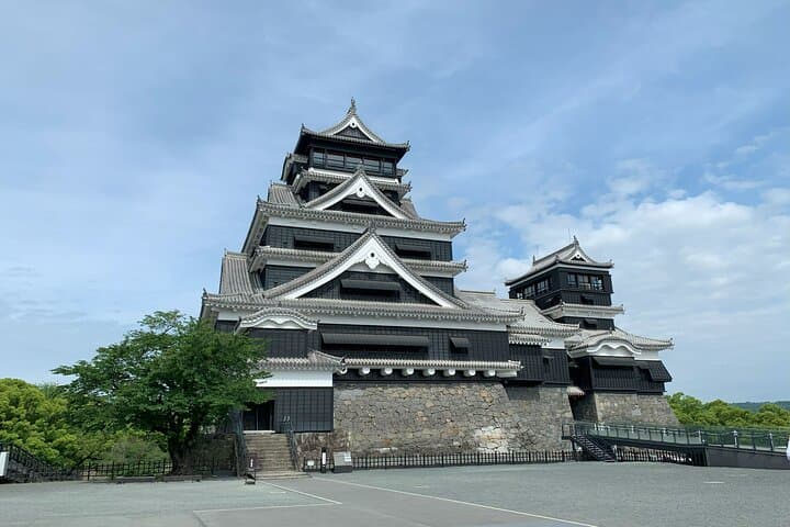 6-Hour Tour: Pick 2 – Kumamoto Castle, Castle Town, Suizenji Park — photo 2