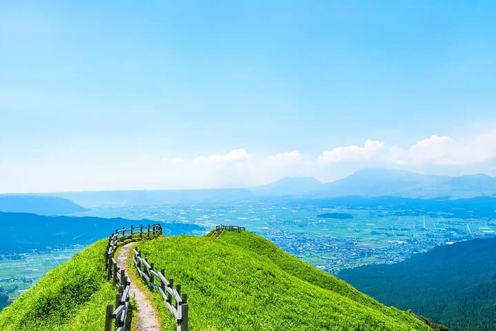 Kyushu Aso Volcano Kusasenri Kurokawa Onsen Day Tour from Fukuoka
