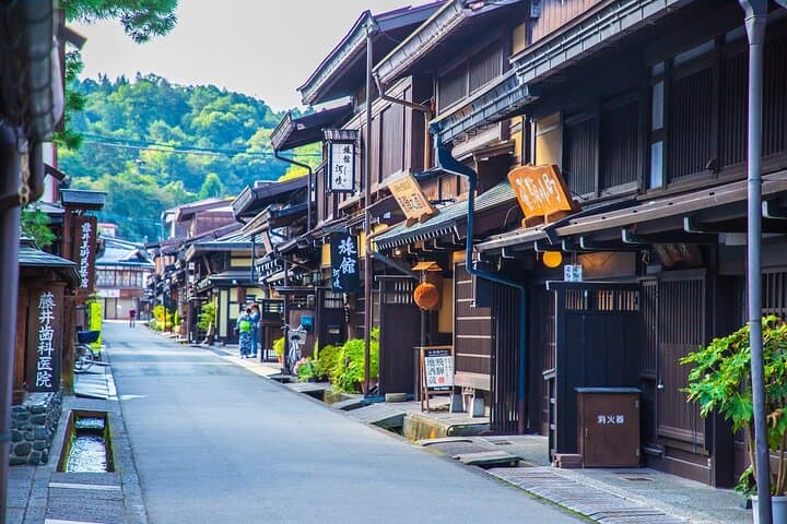 One Way Bus: Tokyo to Takayama via Oshino Hakkai — photo 9