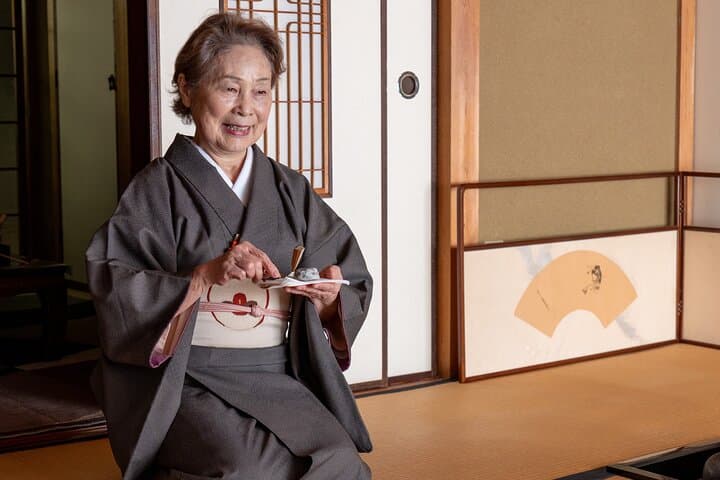 Special Ikebana Experience Guided by an Ikebana Master, Mrs. Inao — photo 15