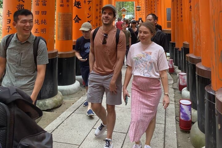 Inside of Fushimi Inari - exploring and lunch with locals — photo 17