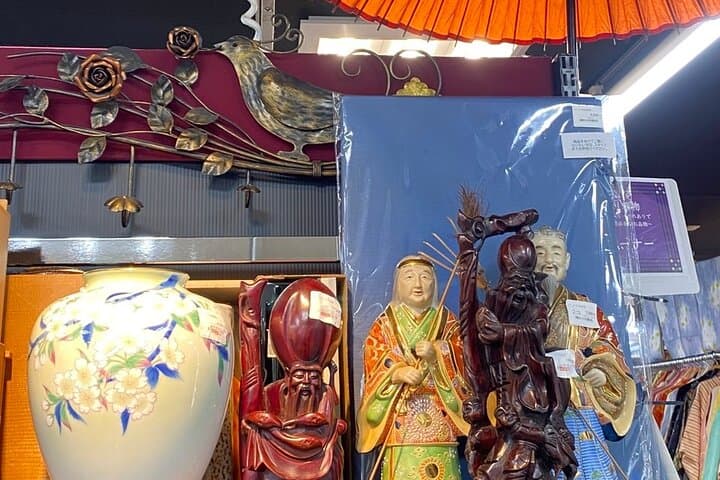 Tour of antique shops, cultural stores known only to the locals — photo 9