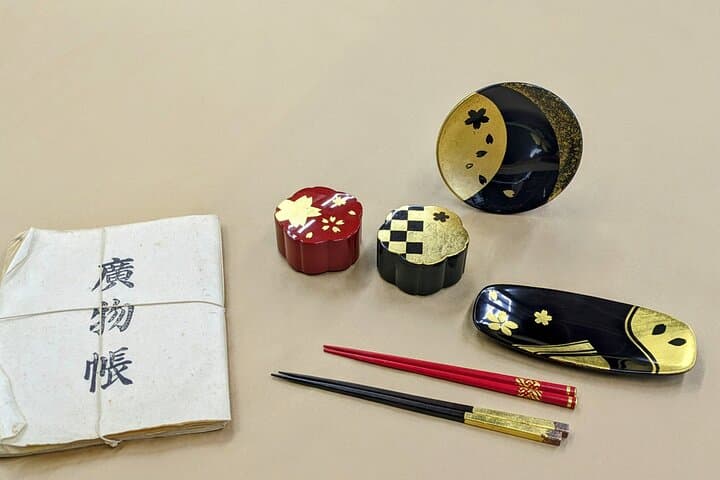 Kintsugi, Makie or Gold Leaf Pasting Workshop in Nihonbashi Tokyo — photo 4