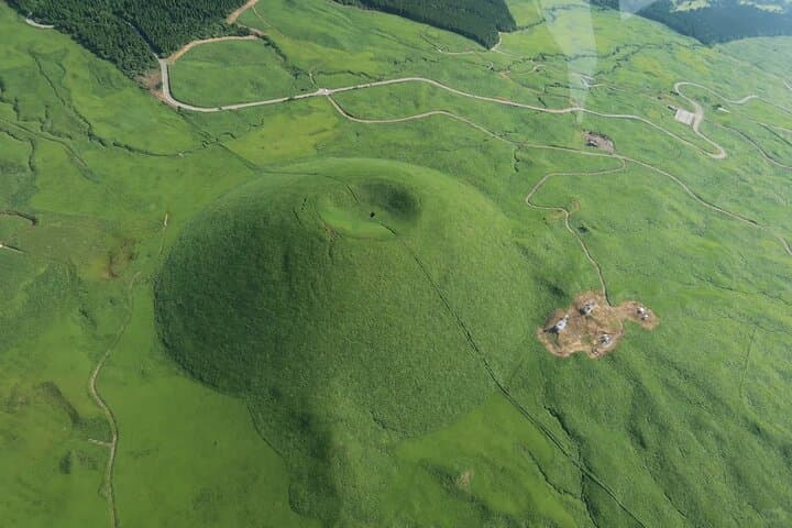 Fukuoka: Mount Aso Volcano, Kumamoto Castle, Grasslands Day Tour — photo 9