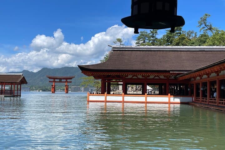 Hiroshima & Miyajima: UNESCO A-Bomb Dome & Itsukushima with Local — photo 5