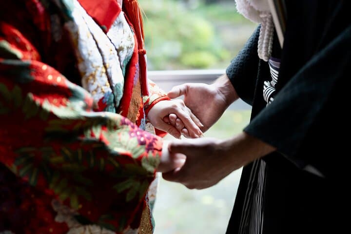 Private Luxury Romantic Photoshoot in a Traditional Kimono — photo 4