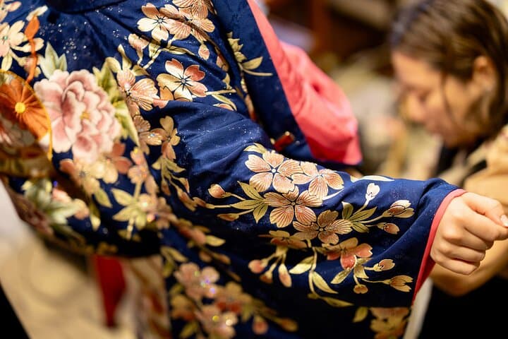 Private Luxury Romantic Photoshoot in a Traditional Kimono — photo 7