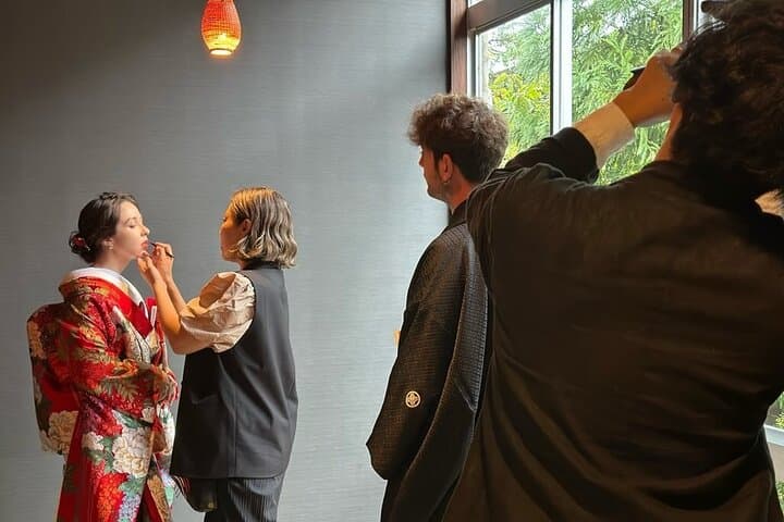 Private Luxury Romantic Photoshoot in a Traditional Kimono — photo 9