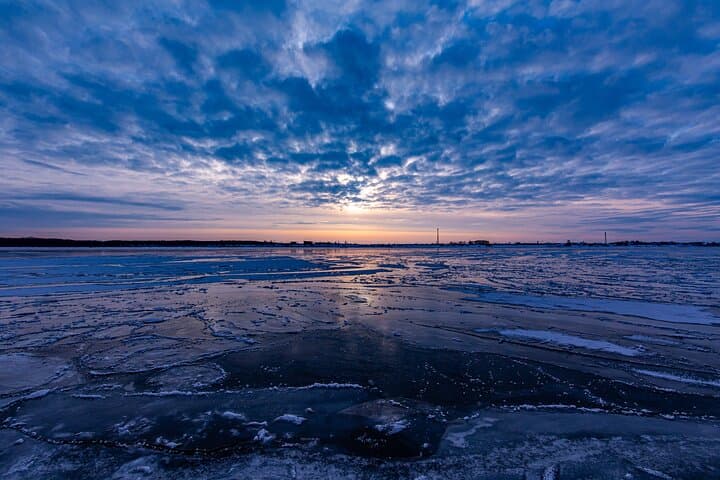 Winter Coastal Scenic Snowshoeing Experience. — photo 2