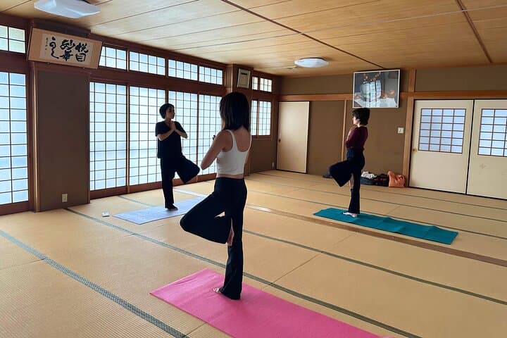 Kyoto: Private Morning Temple Yoga - Serene Start to Your Day — photo 5