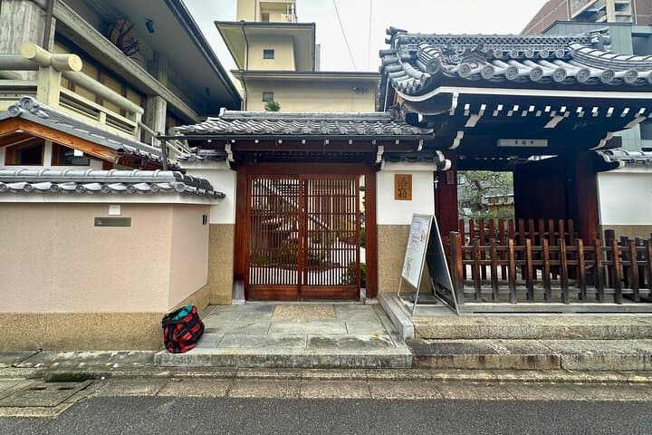 Kyoto: Private Morning Temple Yoga - Serene Start to Your Day — photo 3