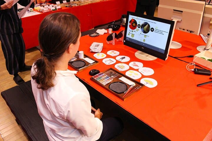 Gold Powder Makie Crafting and Tea Experience — photo 2
