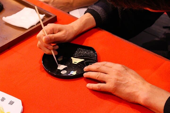 Gold Powder Makie Crafting and Tea Experience — photo 6