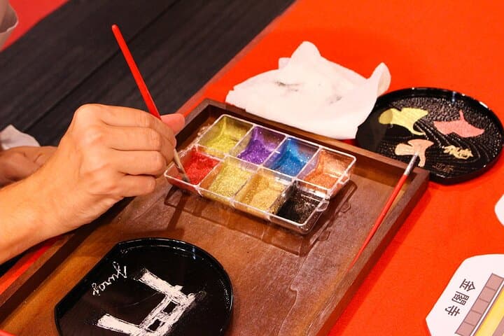 Gold Powder Makie Crafting and Tea Experience — photo 8