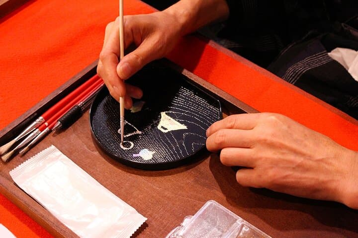 Gold Powder Makie Crafting and Tea Experience — photo 9