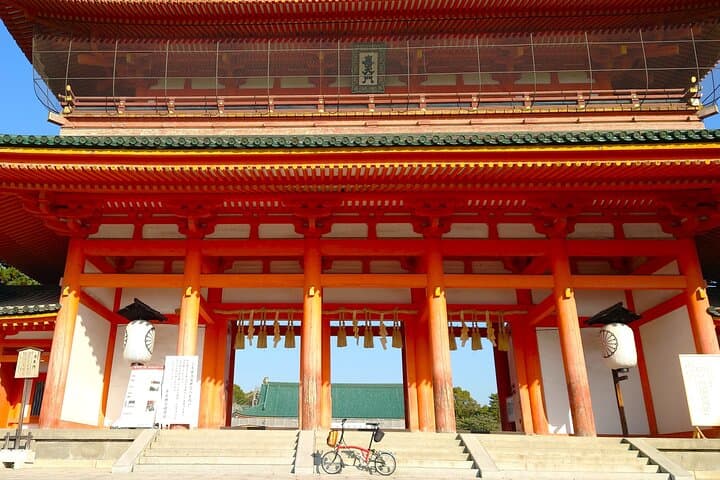 Kyoto: Higashiyama Slow Cycling Tour along the quiet waterfront — photo 11